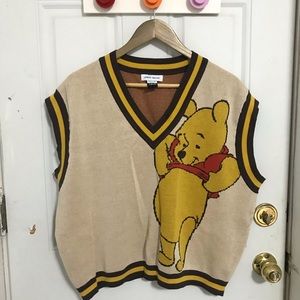 Winnie the Pooh sweater，Size large，Main tone: yellow